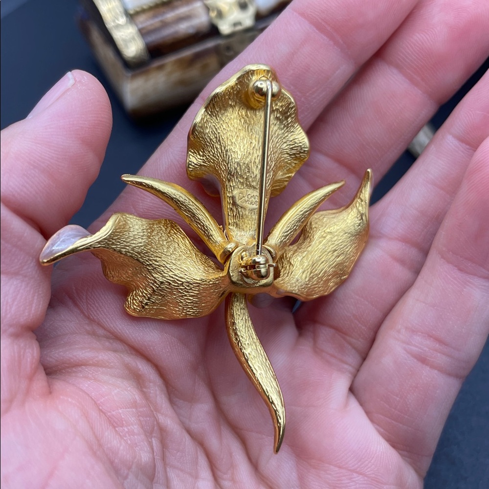 Joan Rivers iris brooch 🔥 - Picture 4 of 4